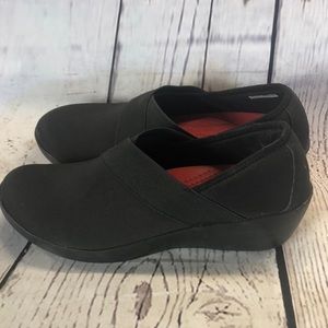 women's busy day stretch asymmetrical wedge